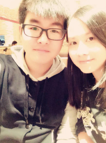 付雨韬同学和张娟老师合影