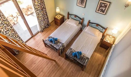 twin （size） bed   单人床
